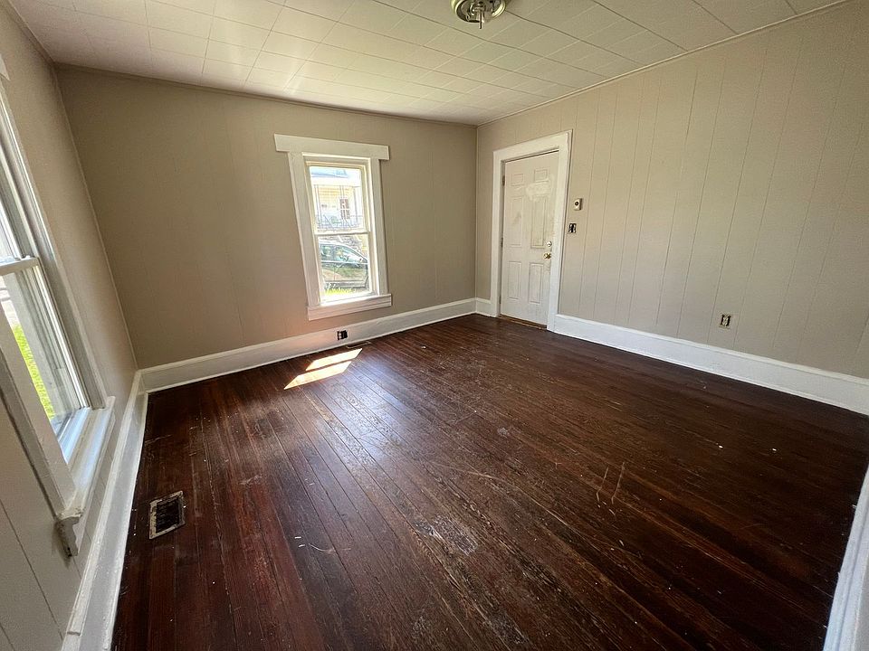 1st image of 1309 6th St SE