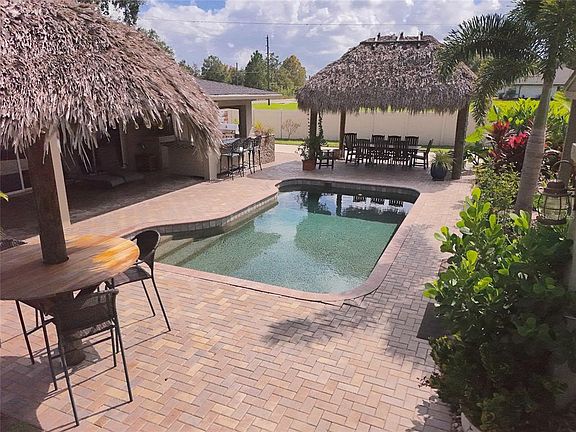 3rd image of 5031 Lakewood Rd