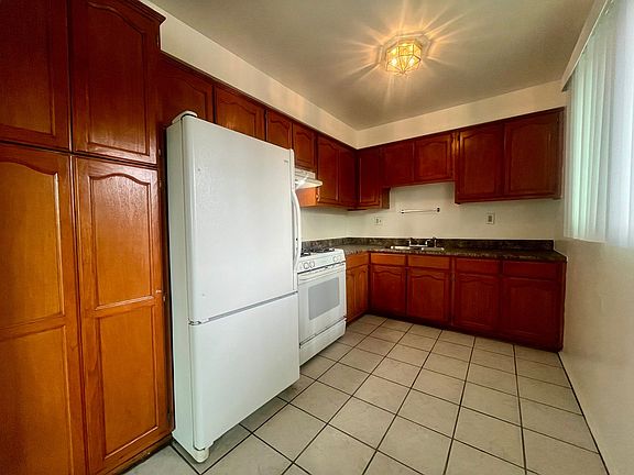 3rd image of 611-15 W 5th St #3