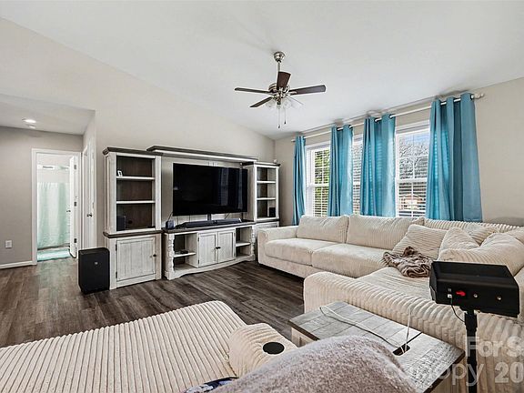 5th image of 2061 Gary Ln