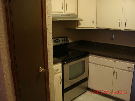 1/2 kitchen