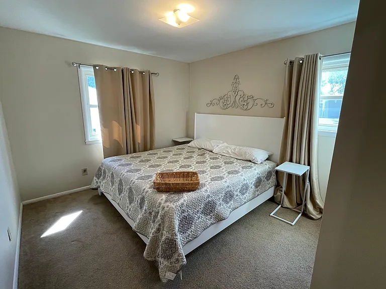 2625 Rochester Ave — Photo 8