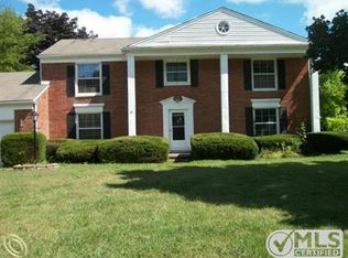 1651 Hunters Ridge Dr, Bloomfield Hills, MI 48304