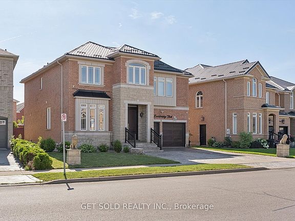 3rd image of 135 Earlsbridge Blvd