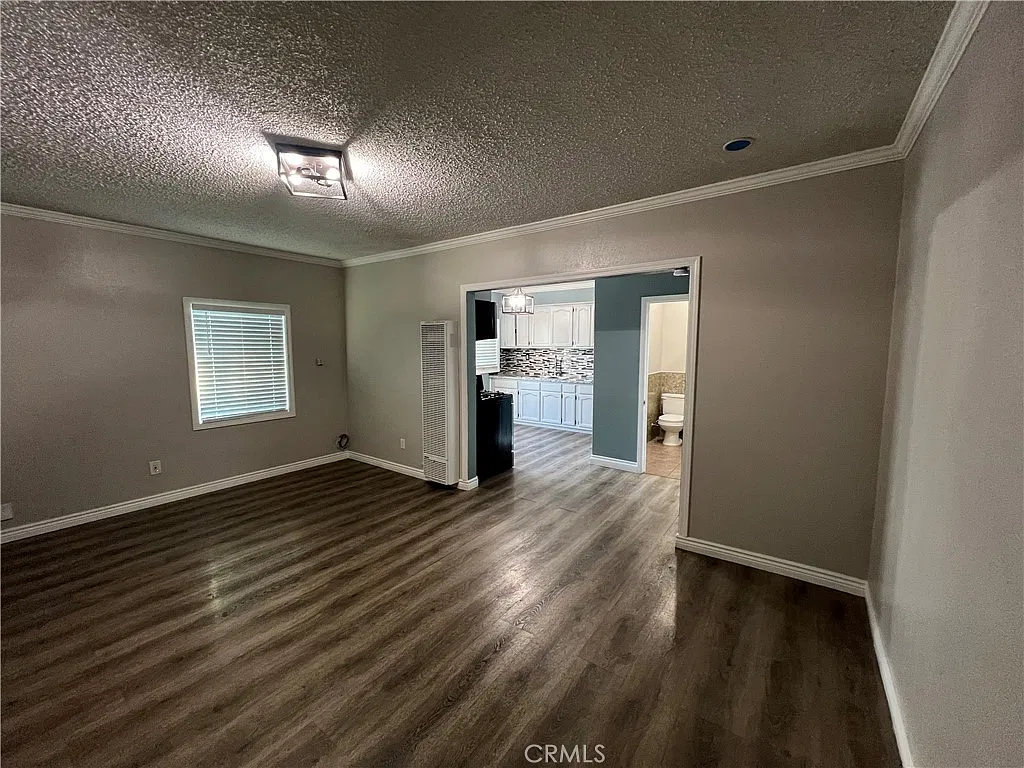 2 bed, 750 sqft, $2,300 — Photo 1