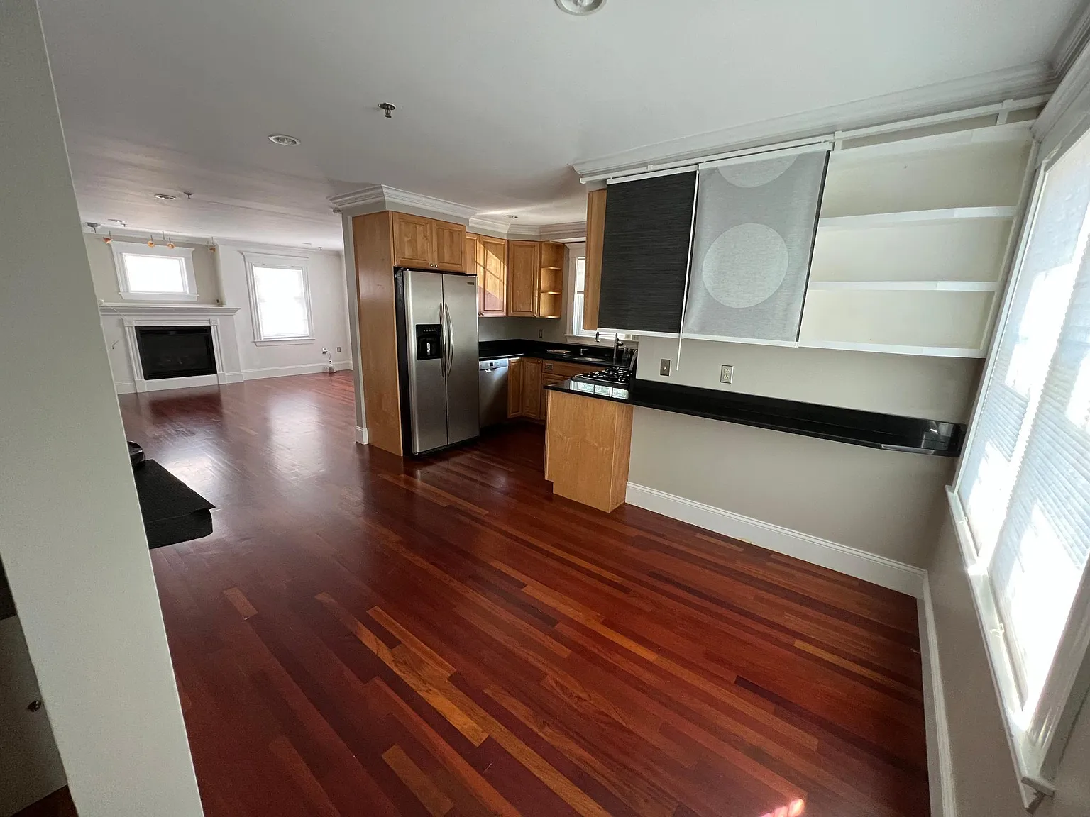 2 bed, 1.5 bath, 1000 sqft, $3,200 — Photo 4