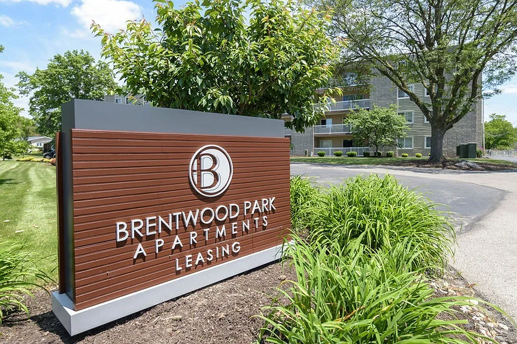 Brentwood Park Apartments — Photo 1