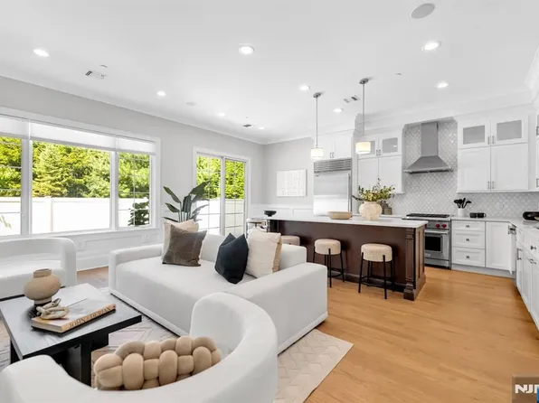 13 Gabriel Ct #13, Paramus, NJ 07652