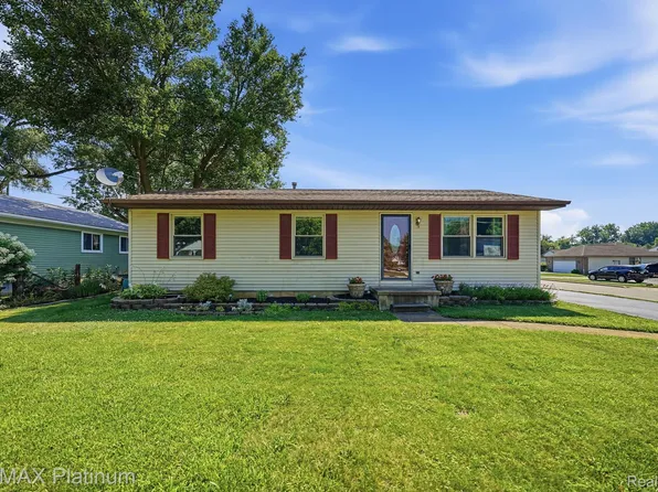 127 S East St, Fowlerville, MI 48836