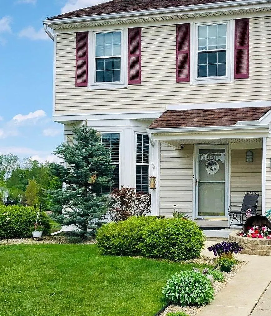 463 Waterbury Ct photo 1