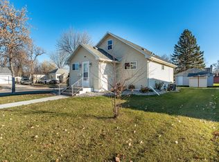 1024 Stearns St, Crookston, MN 56716