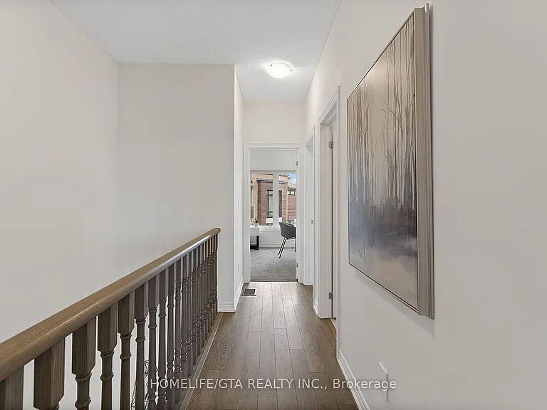 7 Holyrood Cres — Photo 33