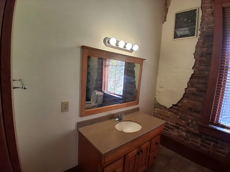 572 Mulberry St — Photo 13