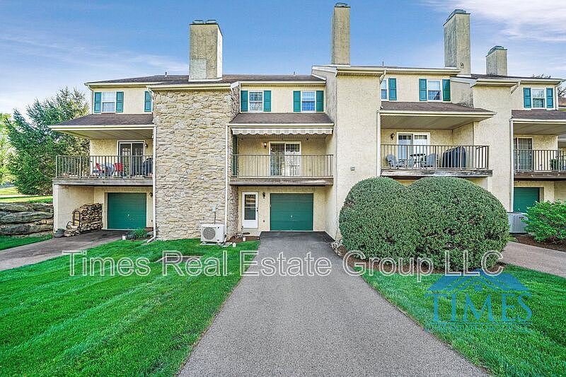1st image of 220 Westridge Pl N