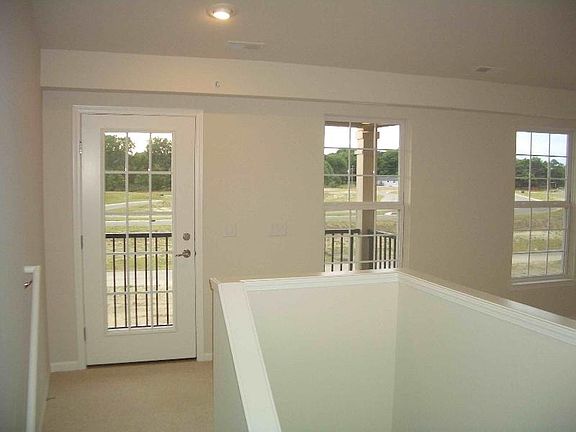 5th image of 28027 Hopkins Dr #1