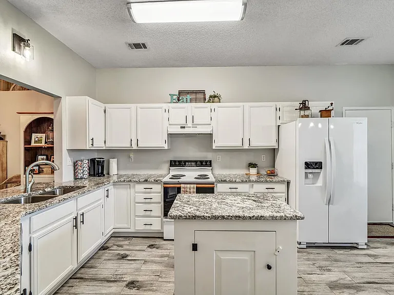 1696 Valparaiso Blvd — Photo 14