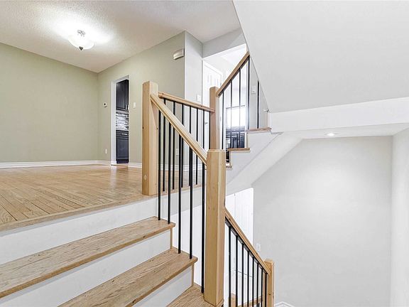 2nd image of 90 Castlebury Cres #21