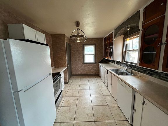 2nd image of 803 Grand Ave