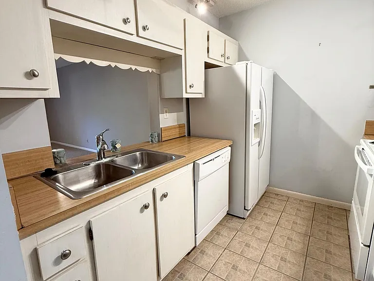 930 SW 9th Street Cir #205 — Photo 5