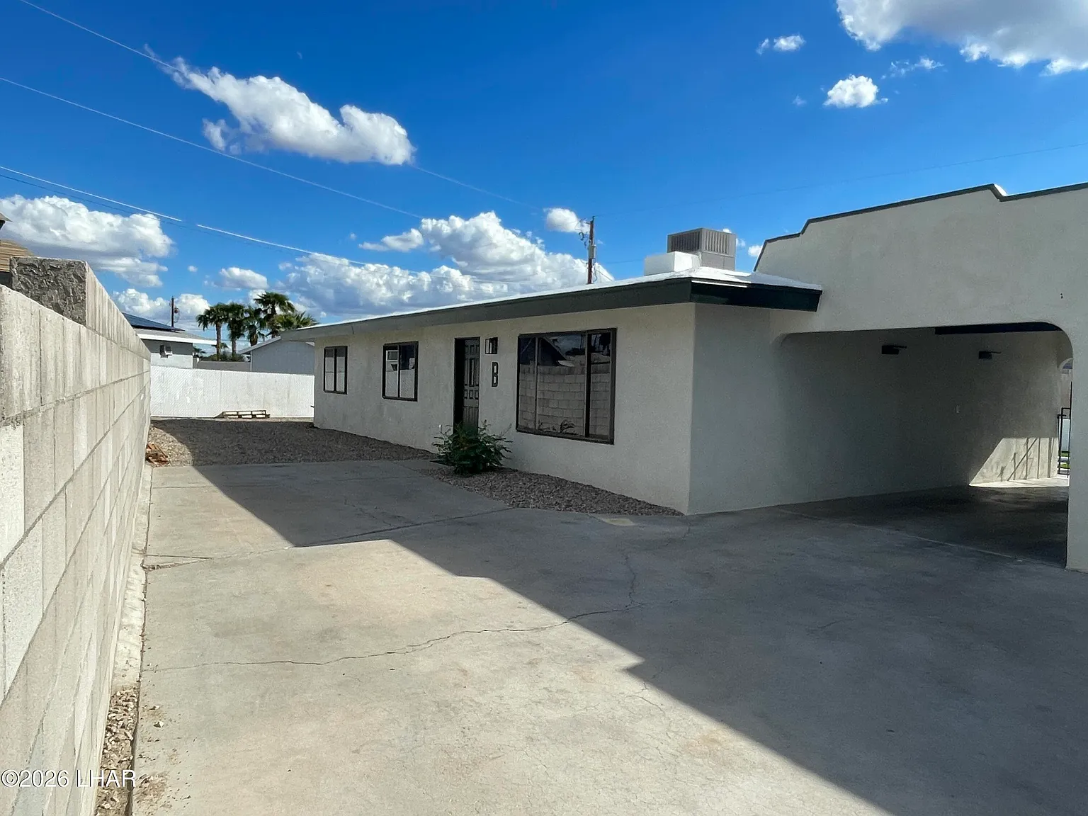 3 bed, 2.0 bath, 1600 sqft, $2,000 — Photo 2