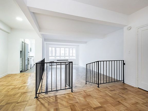 4th image of 333 W 57th St APT 404