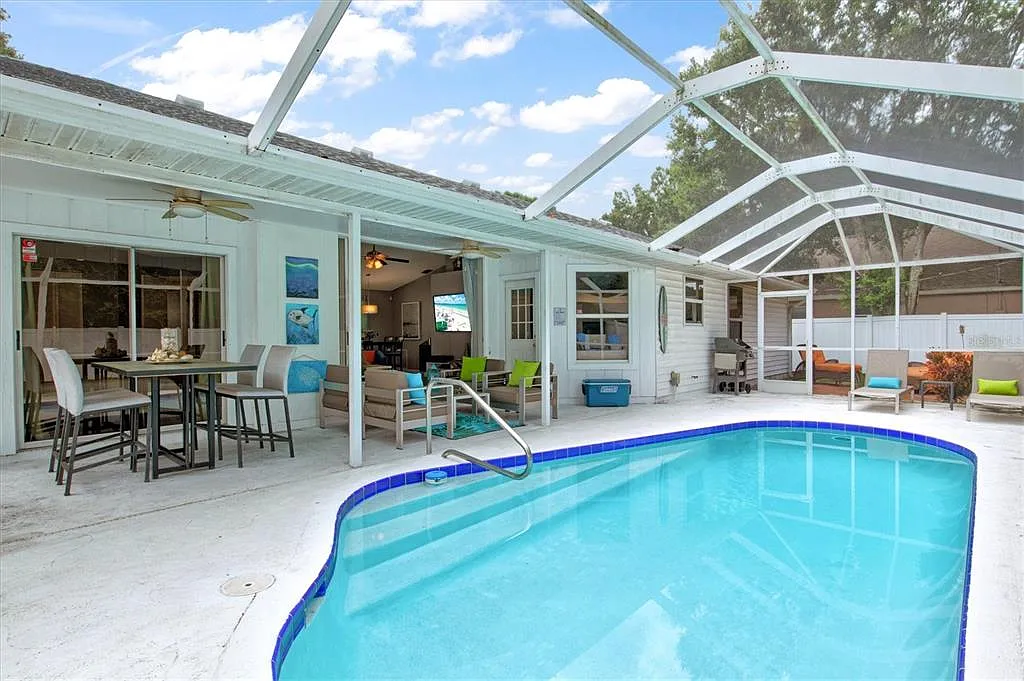 3 bed, 2.0 bath, 1295 sqft, $7,500 — Photo 3