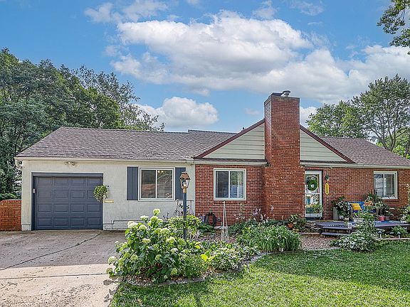 2nd image of 5009 NE Tarkio St