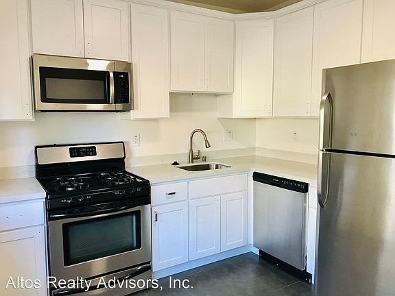 2nd image of 829 University Ave #827