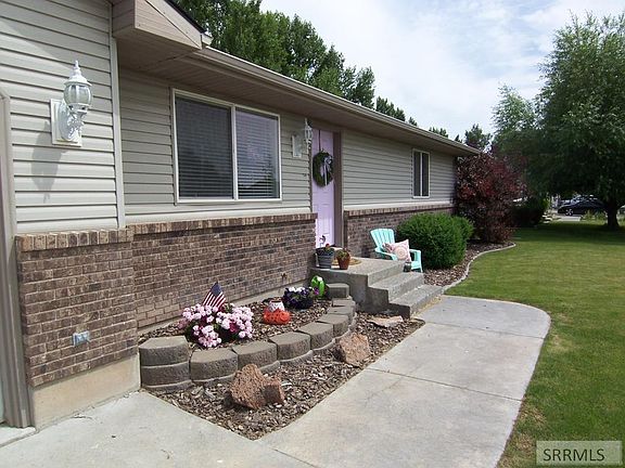 3rd image of 2934 N Bliss Dr
