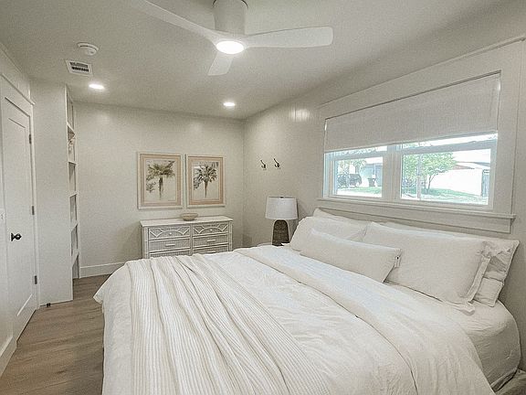 5th image of 219 Casa Pl