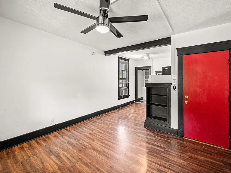 117 Midway Ave #4 — Photo 1