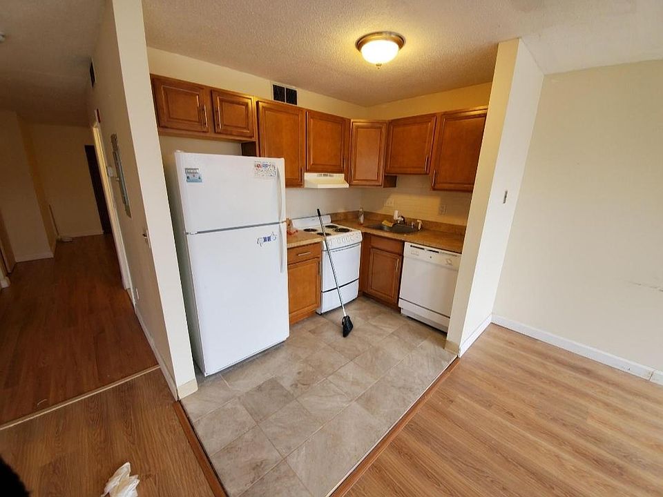 2nd image of 1090 Boylston St #2