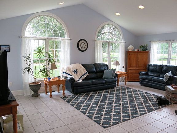 3rd image of 65 Potomac Overlook Ln