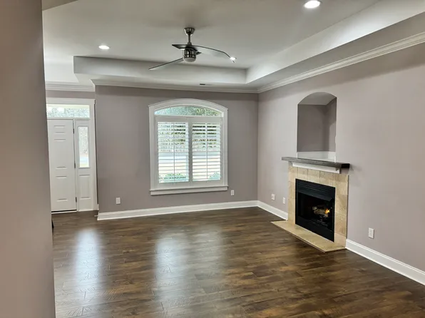 2100 Waterford Pointe Rd, Lexington, NC 27292