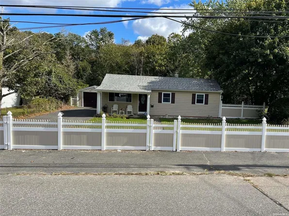 219 Norma Avenue, West Islip, NY 11795