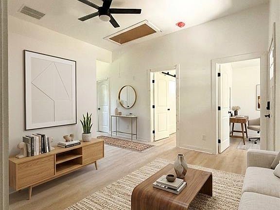 4th image of 808 Center St