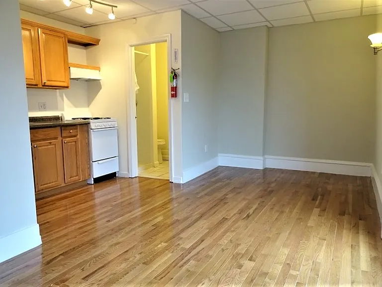 77 Danforth St #5 — Photo 6