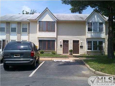 1st image of 122 Tudor Ct