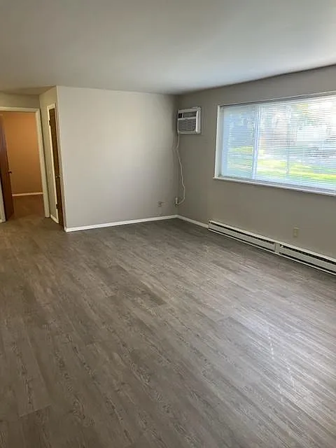 2 bed, $1,100 — Photo 2