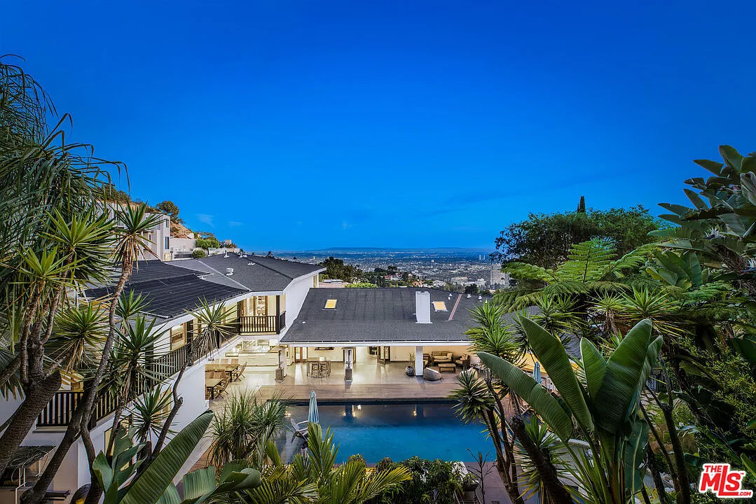 6 bed, 8.5 bath, 5755 sqft, $27,000 — Photo 2