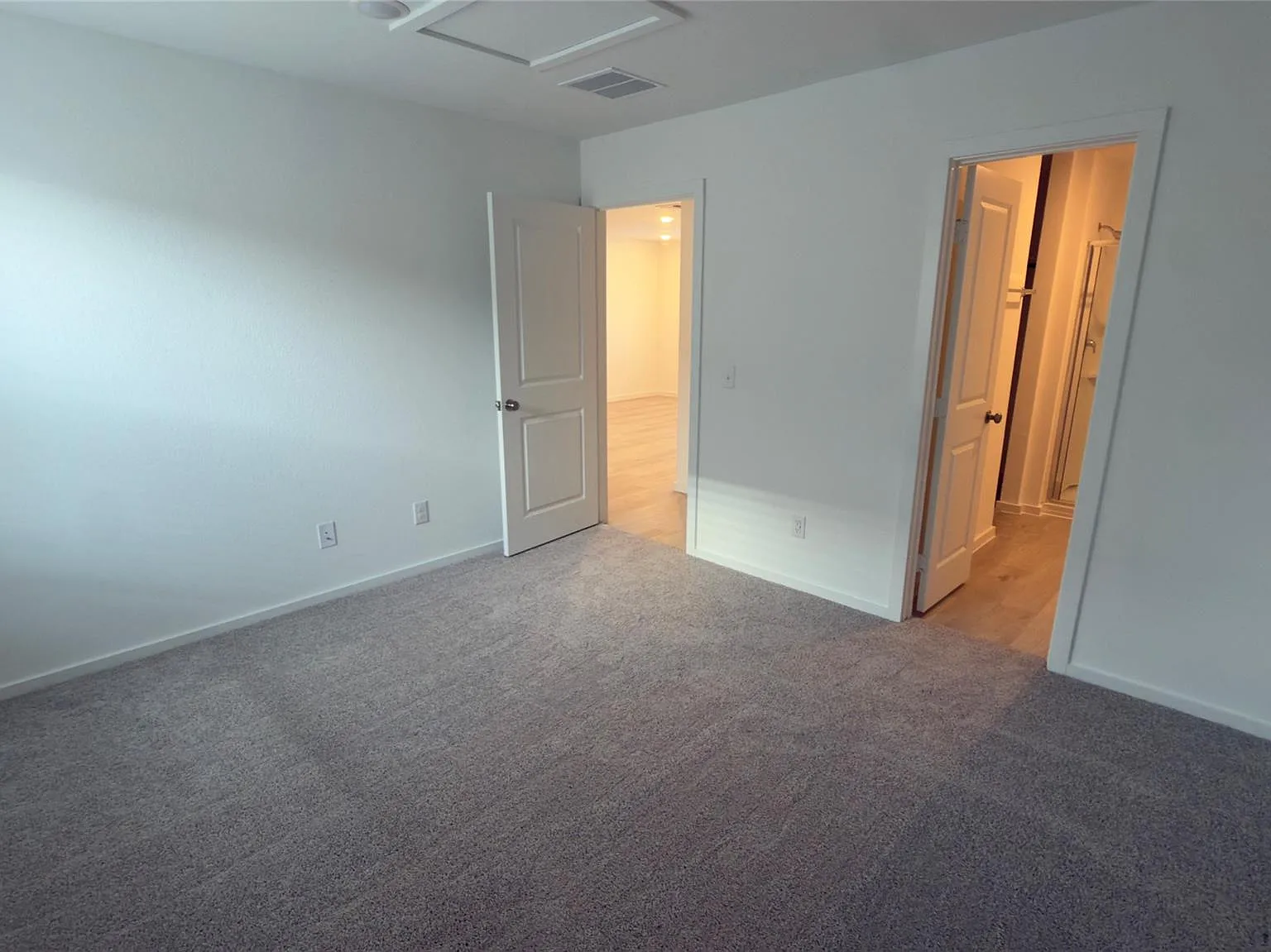 3 bed, 2.5 bath, 1256 sqft, $1,600 — Photo 3
