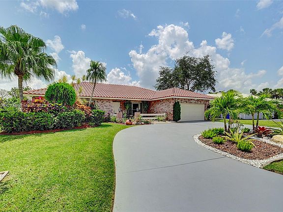 5th image of 10204 SW 1st Ct