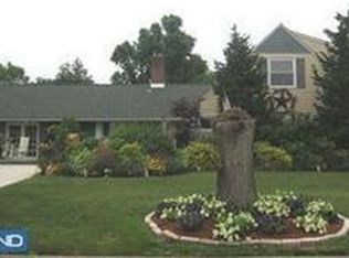 41 Silverbell Rd, Levittown, PA 19056