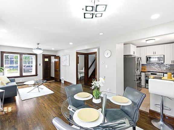 3rd image of 2061 Blake AVENUE