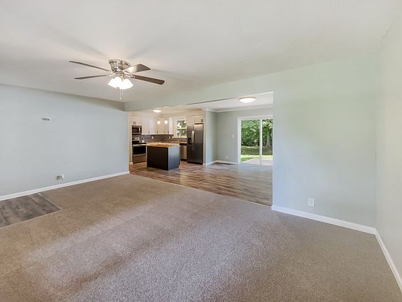 3rd image of 37 Leonard Dr