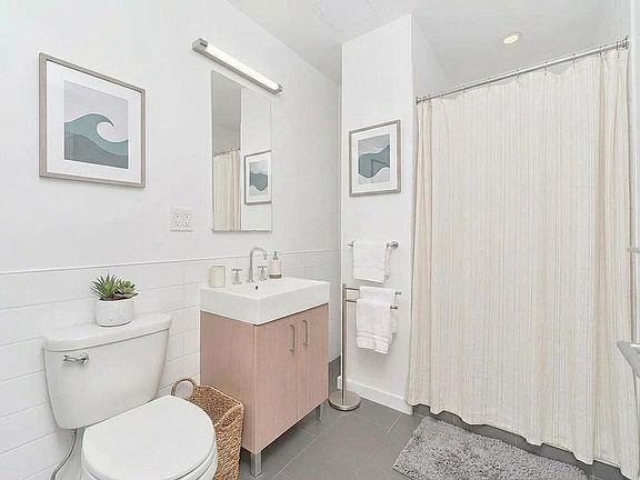 4th image of 53 Hope St Unit 501