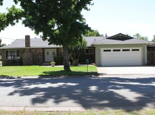 5090 Huntington Dr, Redding, CA 96002