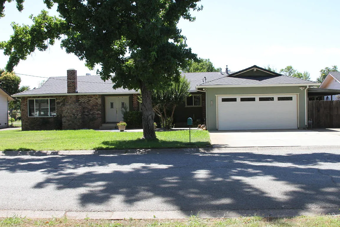 5090 Huntington Dr photo 1