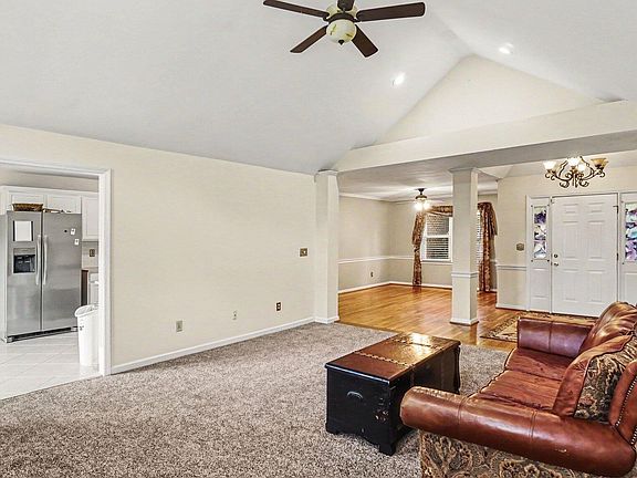 5th image of 1001 Crimson Creek Dr