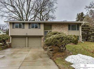 8012 Manderson St, Omaha, NE 68134